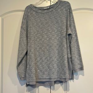 Easel size 1x gray oversized top. Very soft with faux suede lining at bottom.